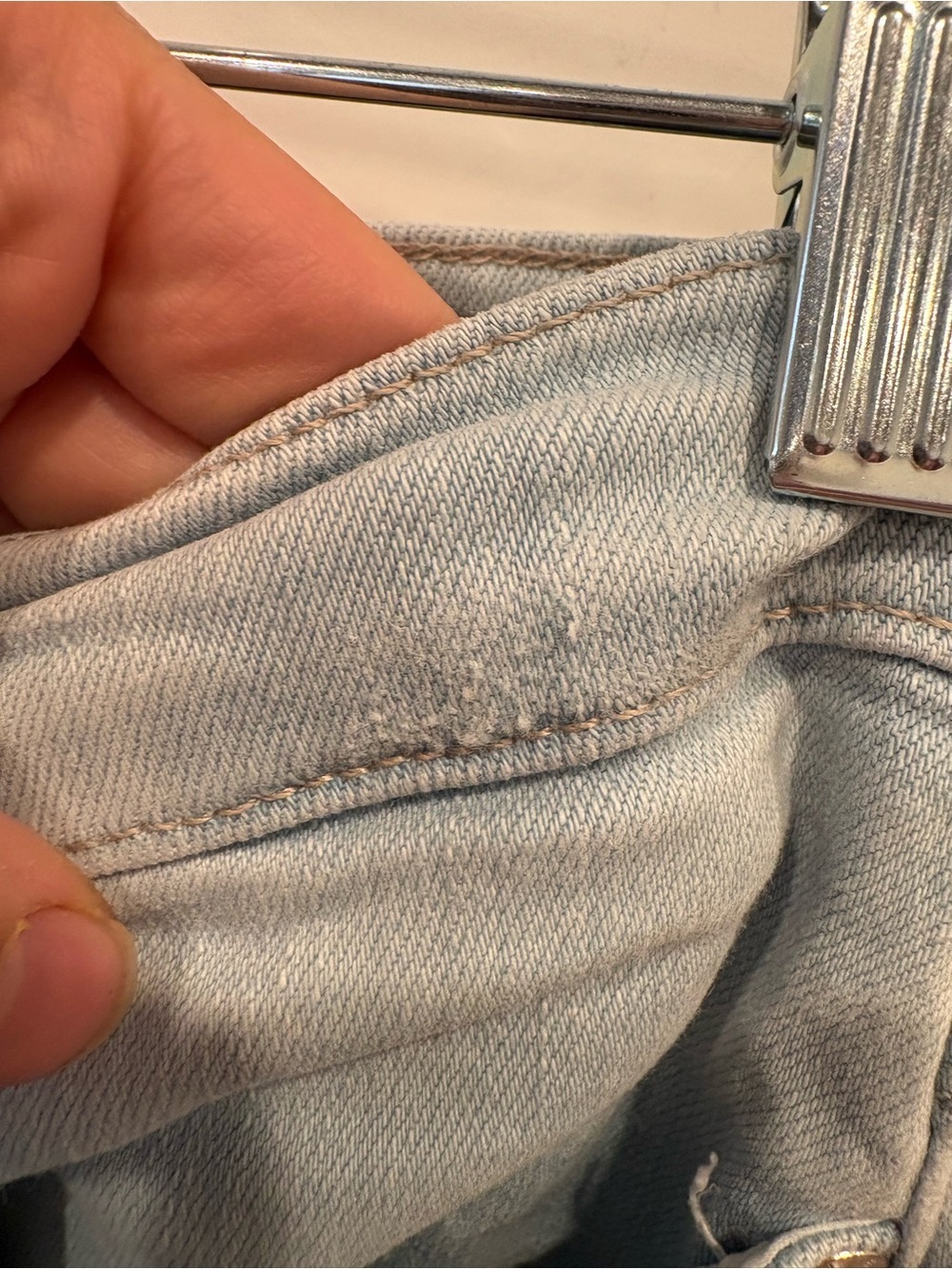 Frame Le Easy Flare Jeans in Clarity - Picture 9 of 10